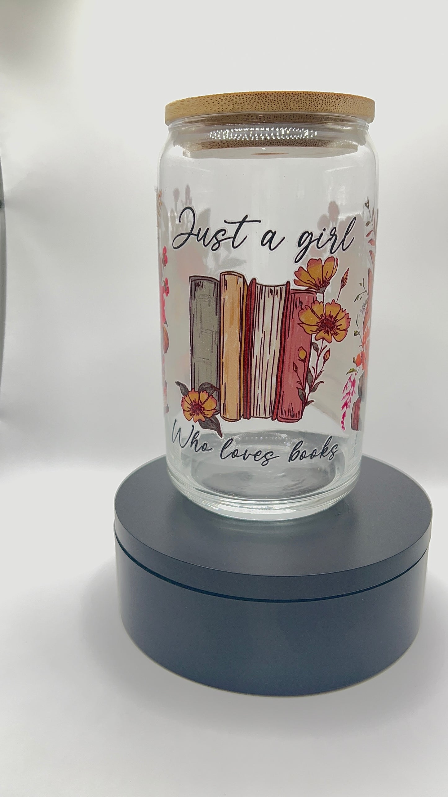 Just a Girl Who Loves Books Can Glass Cup