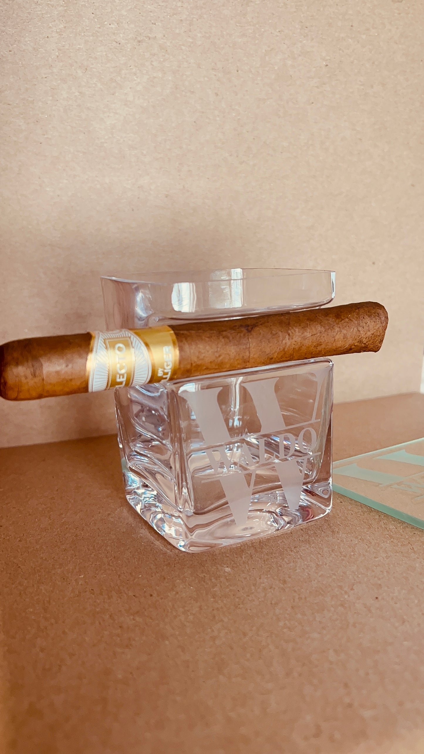 Etched Cigar Holder Whiskey Glass Set