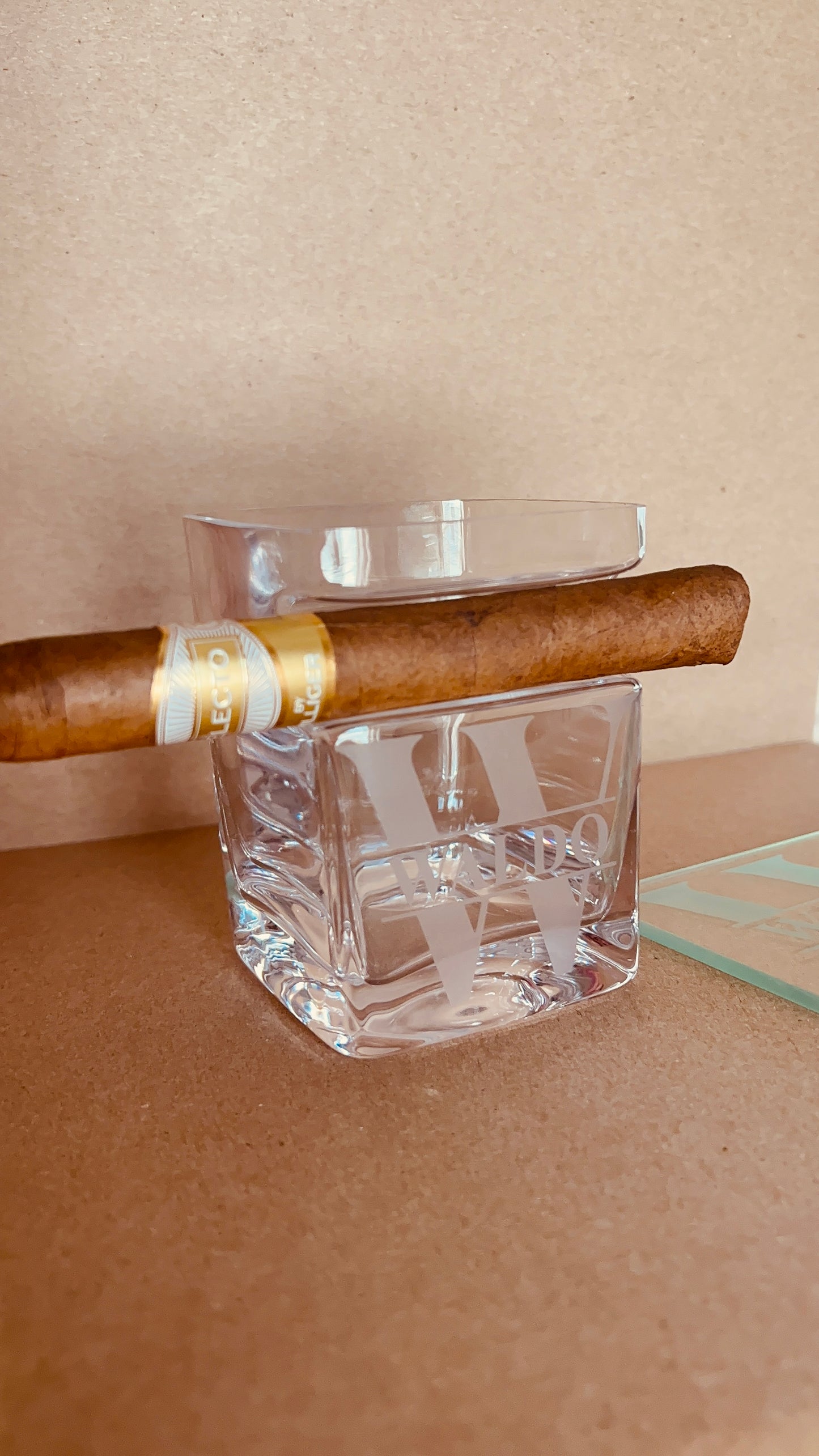 Etched Cigar Holder Whiskey Glass Set