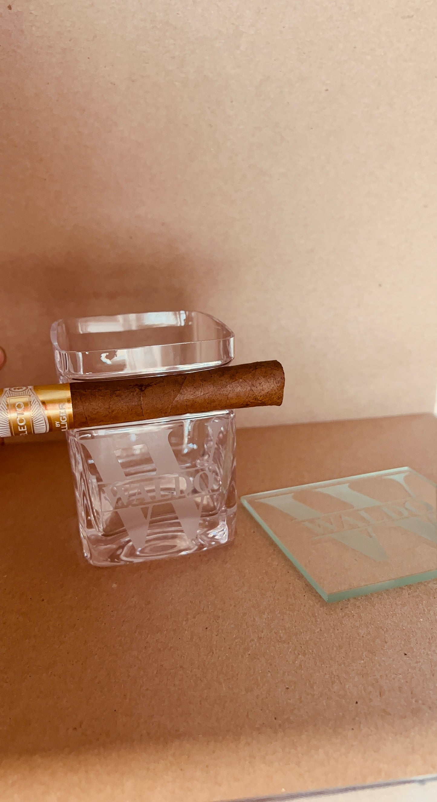 Etched Cigar Holder Whiskey Glass Set